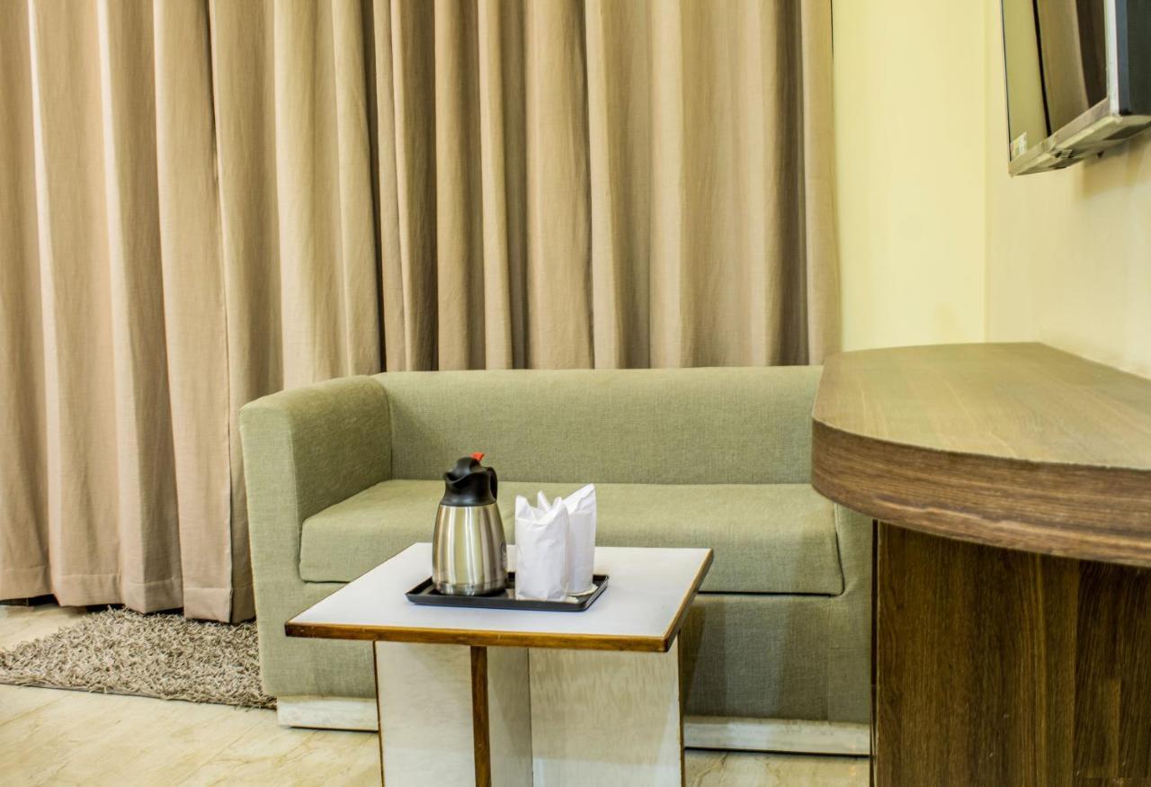 Lav Kush International Hotel Варанаси Екстериор снимка