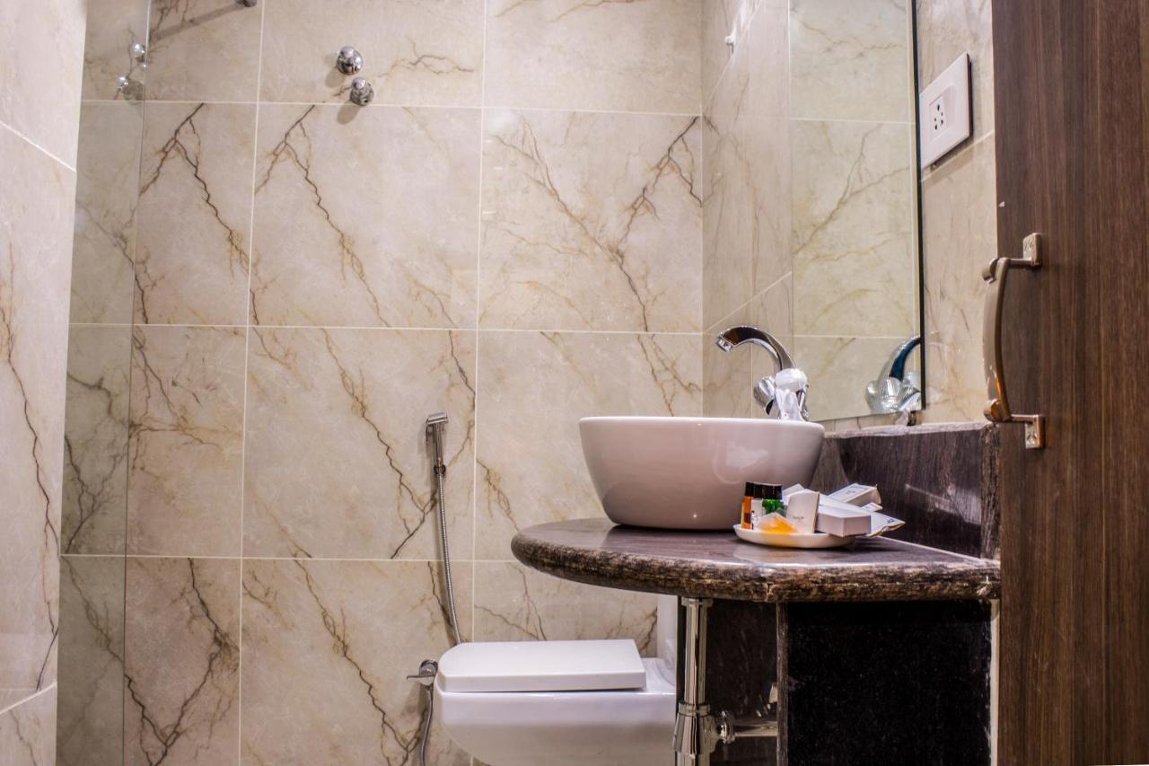 Lav Kush International Hotel Варанаси Екстериор снимка