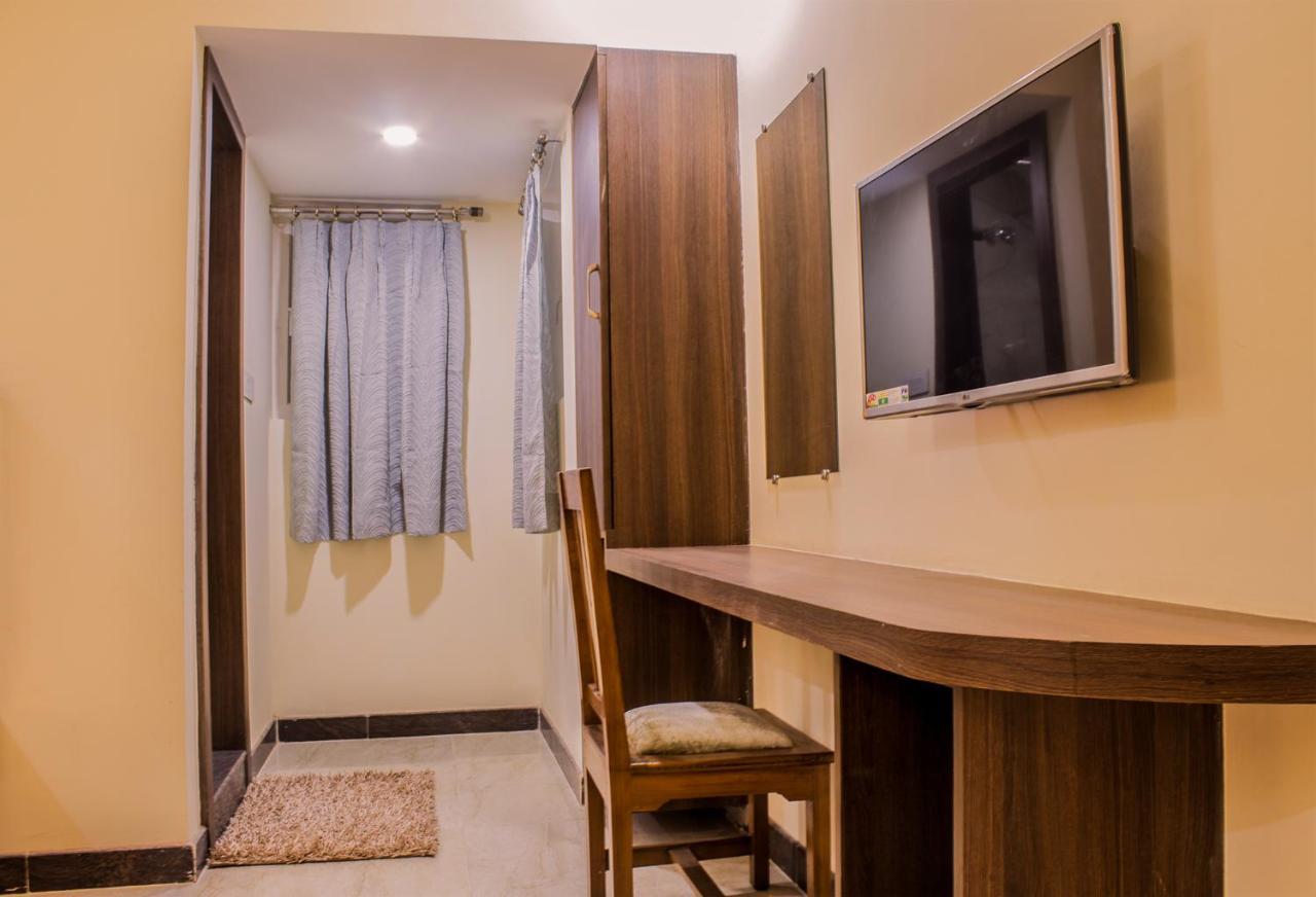Lav Kush International Hotel Варанаси Екстериор снимка