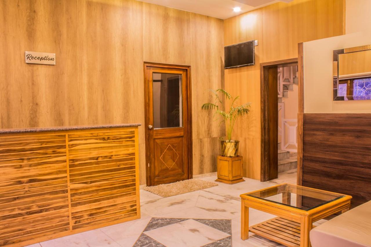 Lav Kush International Hotel Варанаси Екстериор снимка