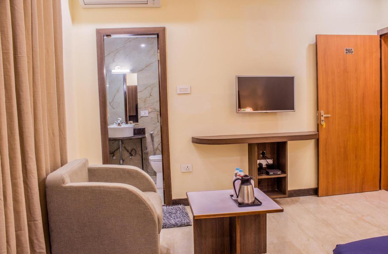 Lav Kush International Hotel Варанаси Екстериор снимка