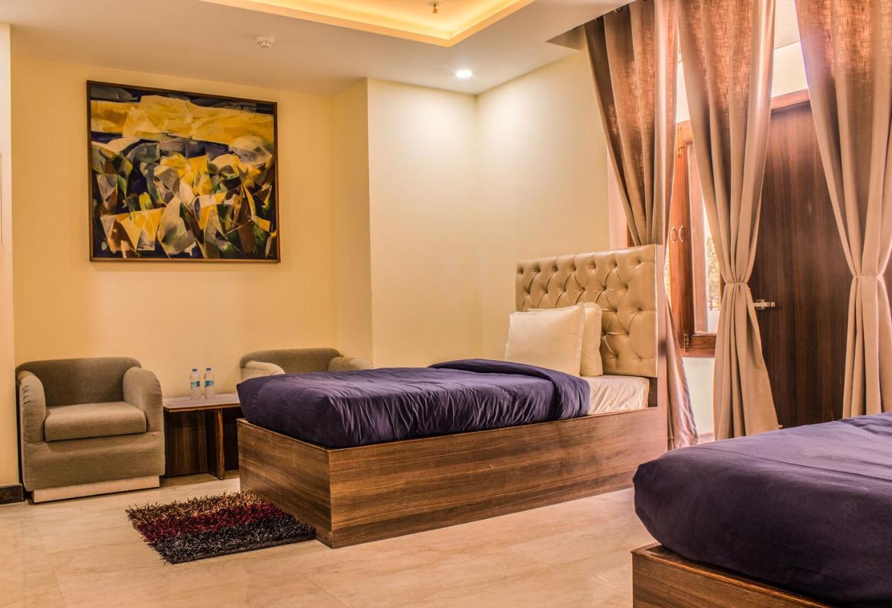 Lav Kush International Hotel Варанаси Екстериор снимка