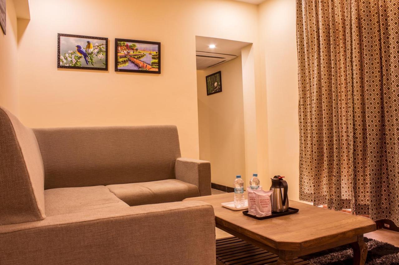 Lav Kush International Hotel Варанаси Екстериор снимка