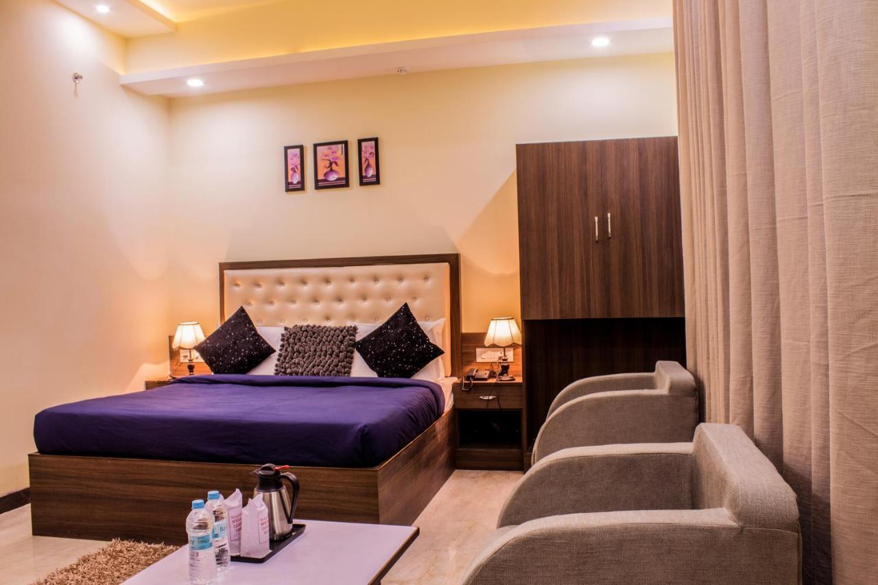 Lav Kush International Hotel Варанаси Екстериор снимка