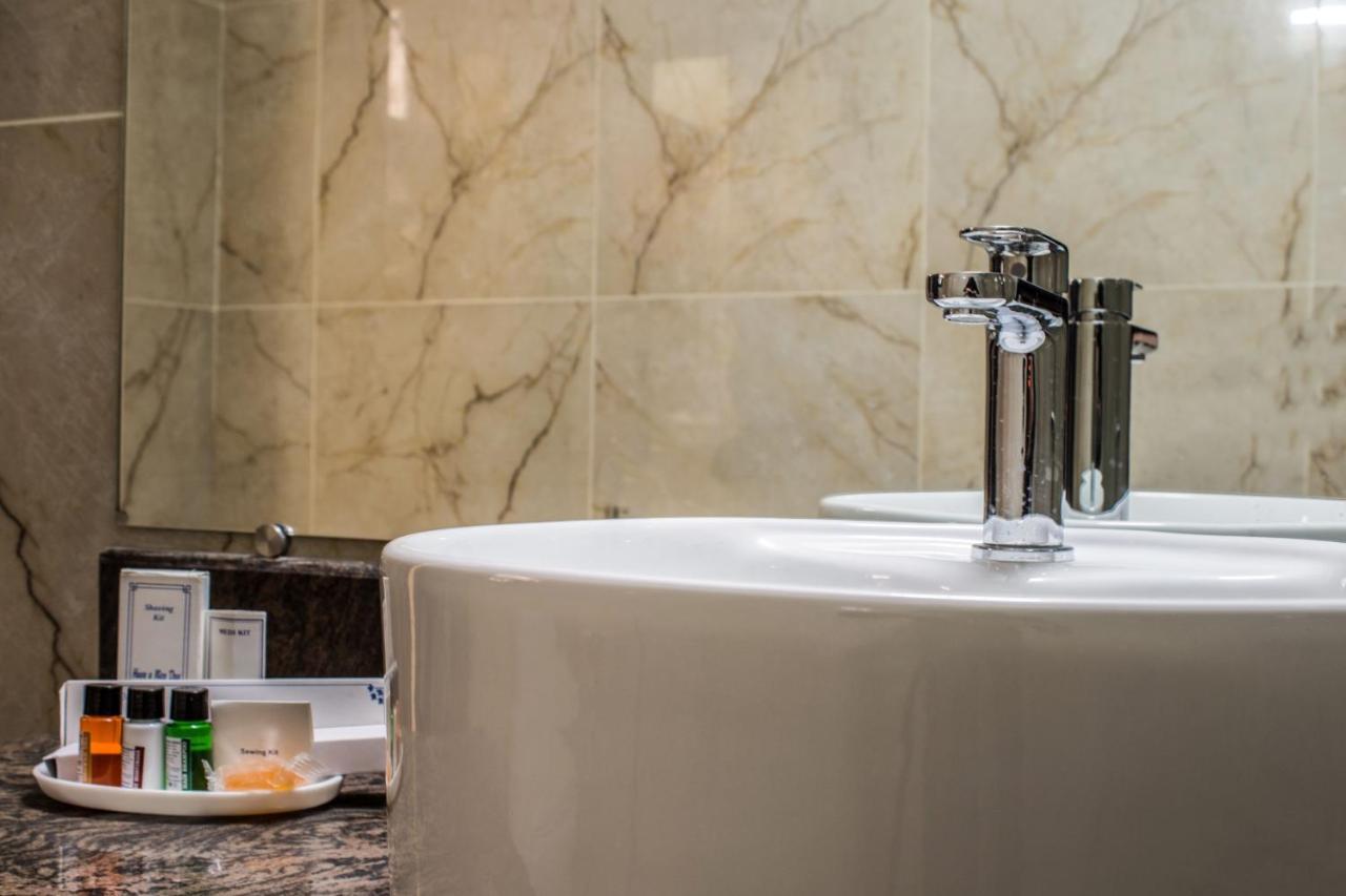 Lav Kush International Hotel Варанаси Екстериор снимка