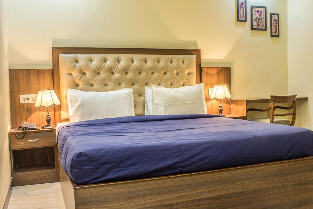 Lav Kush International Hotel Варанаси Екстериор снимка