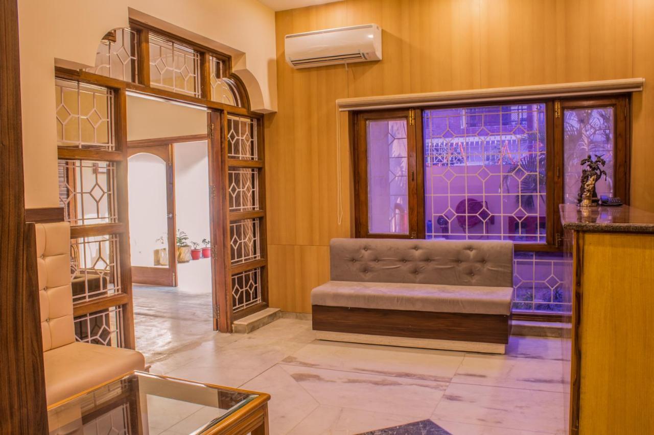 Lav Kush International Hotel Варанаси Екстериор снимка