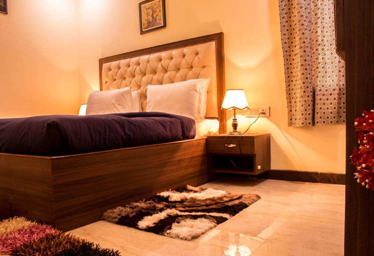 Lav Kush International Hotel Варанаси Екстериор снимка