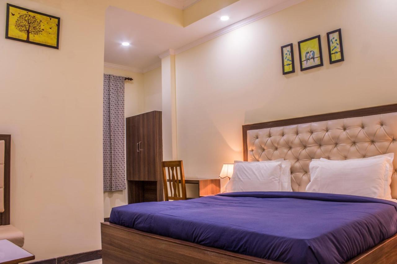 Lav Kush International Hotel Варанаси Екстериор снимка