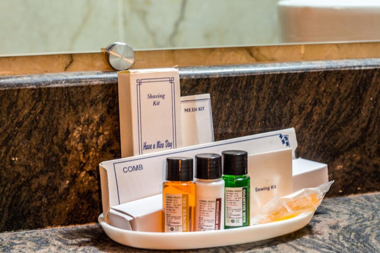 Lav Kush International Hotel Варанаси Екстериор снимка