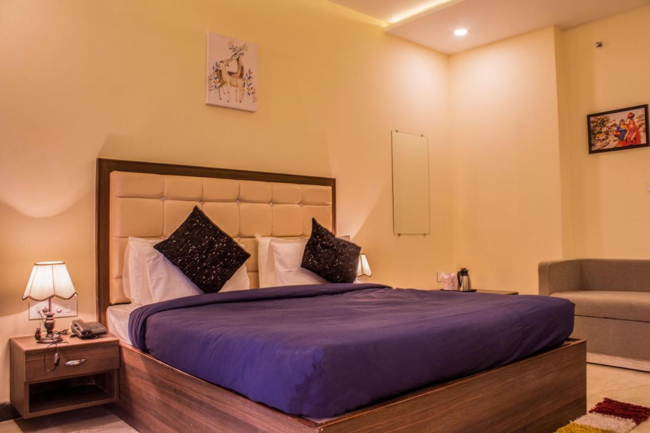 Lav Kush International Hotel Варанаси Екстериор снимка